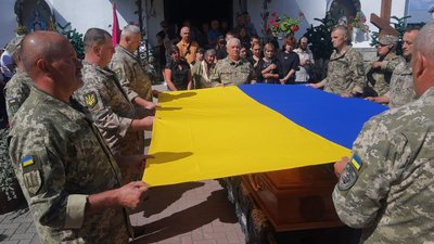 На Тернопільщині попрощалися з трьома військовослужбовцями