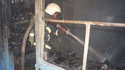 У Миколаєві сталася пожежа в тролейбусному депо. Горів ремонтний цех