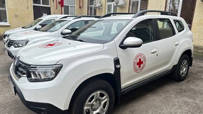 Червоний Хрест надав три автомобілі для мобільних медичних бригад на Запоріжжі Червоний Хрест надав три автомобілі для мобільних медичних бригад на Запоріжжі