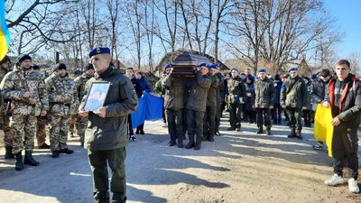 На Тернопільщині попрощалися з наймолодшим загиблим військовим На Тернопільщині попрощалися з наймолодшим загиблим військовим