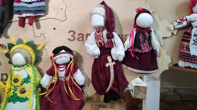 Унікальна мапа України з ляльками-мотанками у Запоріжжі, Запорізька обласна бібліотека для юнацтва Унікальна мапа України з ляльками-мотанками у Запоріжжі, Запорізька обласна бібліотека для юнацтва