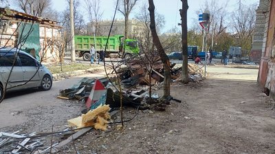 "Кожен робив те, що бачив": як у Харкові волонтери розчищають майдан Героїв Небесної Сотні "Кожен робив те, що бачив": як у Харкові волонтери розчищають майдан Героїв Небесної Сотні