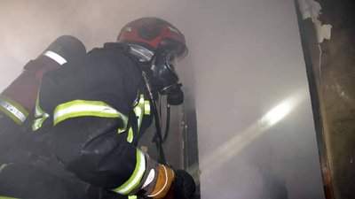 У Львові горіла квартира. Рятувальники евакуювали п'ятьох людей, з них двоє – діти