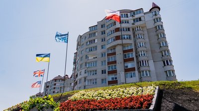 У Тернополі облаштували квітники у вигляді прапорів ЄС, США, Польщі й Великобританії