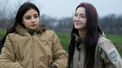19-річна Анастасія та 23-річна Катерина служать у 128-й бригаді "Дике поле"