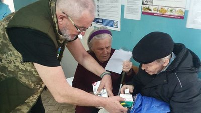 Консультували людей у Музиківці, Станіславі та Чорнобаївці. На Херсонщині працюють лікарі проєкту "Медичний десант" Консультували людей у Музиківці, Станіславі та Чорнобаївці. На Херсонщині працюють лікарі проєкту "Медичний десант"
