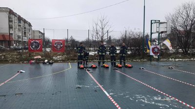На Львівщині пожежники виконали "Комплекс Мерфі" в пам’ять про загиблого колегу та ліквідаторів ЧАЕС На Львівщині пожежники виконали "Комплекс Мерфі" в пам’ять про загиблого колегу та ліквідаторів ЧАЕС