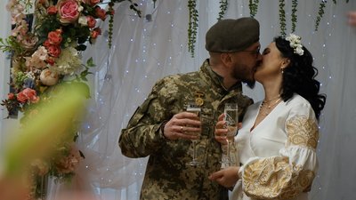 Молодята на весіллі