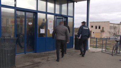 У Золотоніських магазинах ловили порушників карантинних правил У Золотоніських магазинах ловили порушників карантинних правил