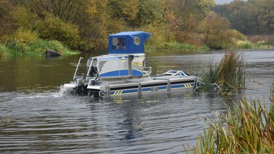 Техніка для очищення та поглиблення водойм: до Звягеля на Житомирщині прибула машина-амфібія "TRUXOR" Техніка для очищення та поглиблення водойм: до Звягеля на Житомирщині прибула машина-амфібія "TRUXOR"