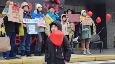 У Черкасах відбулася акція на підтримку військовополонених У Черкасах відбулася акція на підтримку військовополонених