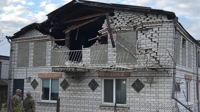 На Київщині відновлюють будинок, в який влучила російська ракета На Київщині відновлюють будинок, в який влучила російська ракета