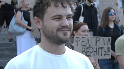 У Тернополі відбувається акція проти звільнення міністра оборони У Тернополі відбувається акція проти звільнення міністра оборони