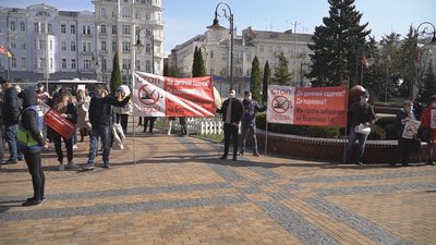 У Вінниці під стінами міськради мітингували проти будівництва багатоповерхівки У Вінниці під стінами міськради мітингували проти будівництва багатоповерхівки