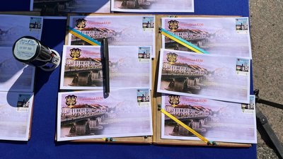 В Ужгороді погасили марку до 1130-ї річниці міста В Ужгороді погасили марку до 1130-ї річниці міста
