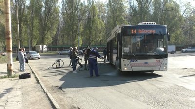 Запорізькі трамваї та тролейбуси дезінфікують тричі на добу Запорізькі трамваї та тролейбуси дезінфікують тричі на добу