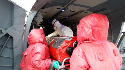 Рятувальники показали спецгелікоптер для транспортування хворих на коронавірус Рятувальники показали спецгелікоптер для транспортування хворих на коронавірус