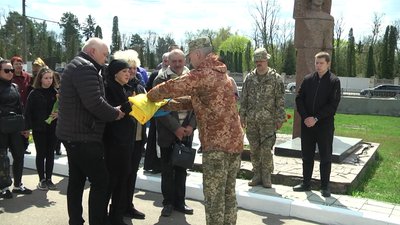 У Житомирі попрощалися з десантником Русланом Мошківським, який загинув від ворожої кулі У Житомирі попрощалися з десантником Русланом Мошківським, який загинув від ворожої кулі