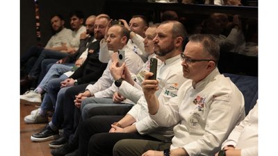 Маніфест про відродження української кухні проголосили шеф-кухарі з представниками влади Маніфест про відродження української кухні проголосили шеф-кухарі з представниками влади