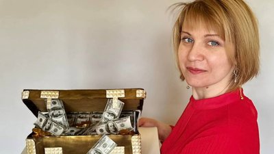 Готує торти у вигляді книг та шашлику. Історія кондитерки з Кролевця на Сумщині