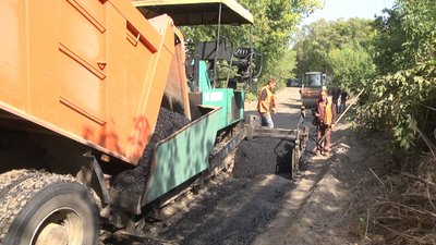 Рік без автобуса до райцентру: на Новгород-Сіверщині ремонтують дорогу до Об'єднаного