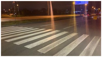 Переходила дорогу на зелене світло. У Запоріжжі збили 17-річну дівчину