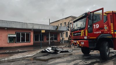 У Чуднові ліквідували пожежу на автостанції: що сталося У Чуднові ліквідували пожежу на автостанції: що сталося