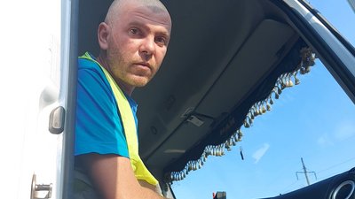 "Машини потрапляли під обстріл": як під час повномасштабної війни у Харкові вивозять сміття
