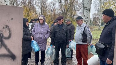 Павлоград, відключення води, черга до колонки