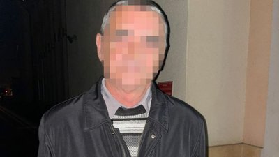 Курив у громадському місці: у Вінниці правоохоронці виявили чоловіка, який десять років перебував у розшуку