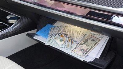 Готівка, митниця, гроші