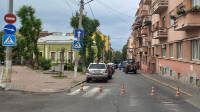 У центрі Чернівців перекрили рух вулицею: причина