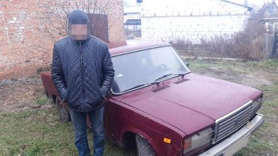 Підозрюваний у зґвалтуванні вкрав машину неподалік Рівного. Його затримали