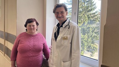 Пацієнтка та судинний хірург Юрій Орел