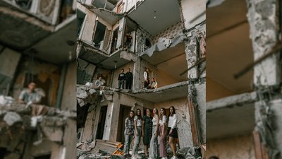Фотограф з Івано-Франківська відзняв випускників на руїнах Чернігова Фотограф з Івано-Франківська відзняв випускників на руїнах Чернігова