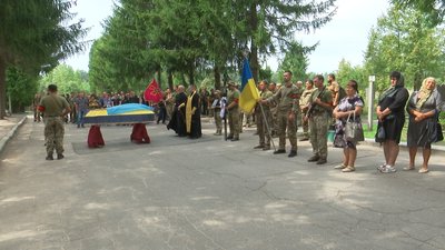 У Сумах попрощались з солдатом Романом Куровським, який загинув у Сумському районі У Сумах попрощались з солдатом Романом Куровським, який загинув у Сумському районі