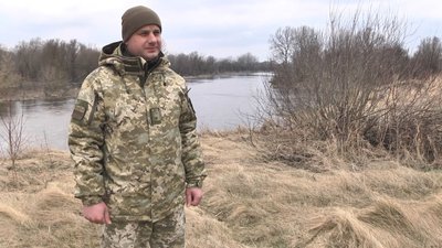 "Велика вода": Західний Буг на Волині руйнує український кордон і лишає селян без угідь "Велика вода": Західний Буг на Волині руйнує український кордон і лишає селян без угідь
