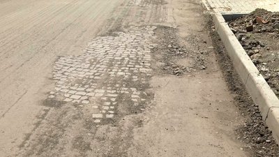 Бруківку, яку демонтують з вулиці Анкудінова в Ужгороді, використають у центральній частині міста