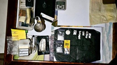 Чотирьох ужгородців підозрюють у торгівлі наркотиками Чотирьох ужгородців підозрюють у торгівлі наркотиками