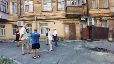 У Полтаві мешканці будинку скаржаться на те, що підвал – у приватній власності: що робити людям У Полтаві мешканці будинку скаржаться на те, що підвал – у приватній власності: що робити людям