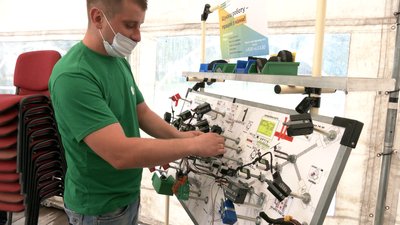 Підприємство "Карпати" презентувало професії на ярмарку вакансій Підприємство "Карпати" презентувало професії на ярмарку вакансій