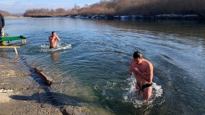 В Івано-Франківську на Бистриці Надвірнянській освятили воду В Івано-Франківську на Бистриці Надвірнянській освятили воду
