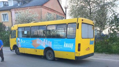 У Рівному під колесами маршрутки загинула пішохідка У Рівному під колесами маршрутки загинула пішохідка