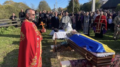 У Ясінянській громаді на Закарпатті попрощалися із загиблим Героєм Дмитром Спасюком