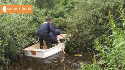 На Львівщині рятувальники дістали із ставка тіло жінки На Львівщині рятувальники дістали із ставка тіло жінки