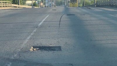 Вибоїни на мосту у Полтаві