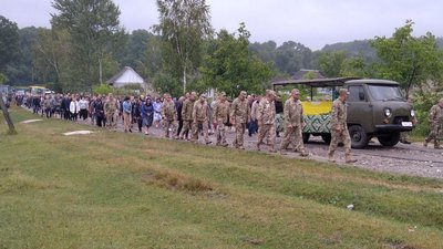 На Тернопільщині попрощалися з бійцем Назаром Климюком На Тернопільщині попрощалися з бійцем Назаром Климюком