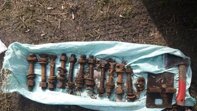 Поліцейські затримали жителя Тернопільщини, який крав деталі залізничної колії Поліцейські затримали жителя Тернопільщини, який крав деталі залізничної колії