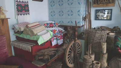 "Щоб зберегти українську культуру": на Вінниччині подружжя облаштувало музей старожитностей