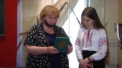 Одеському історико-краєзнавчому музею подарували ювелейну медаль Одеському історико-краєзнавчому музею подарували ювелейну медаль